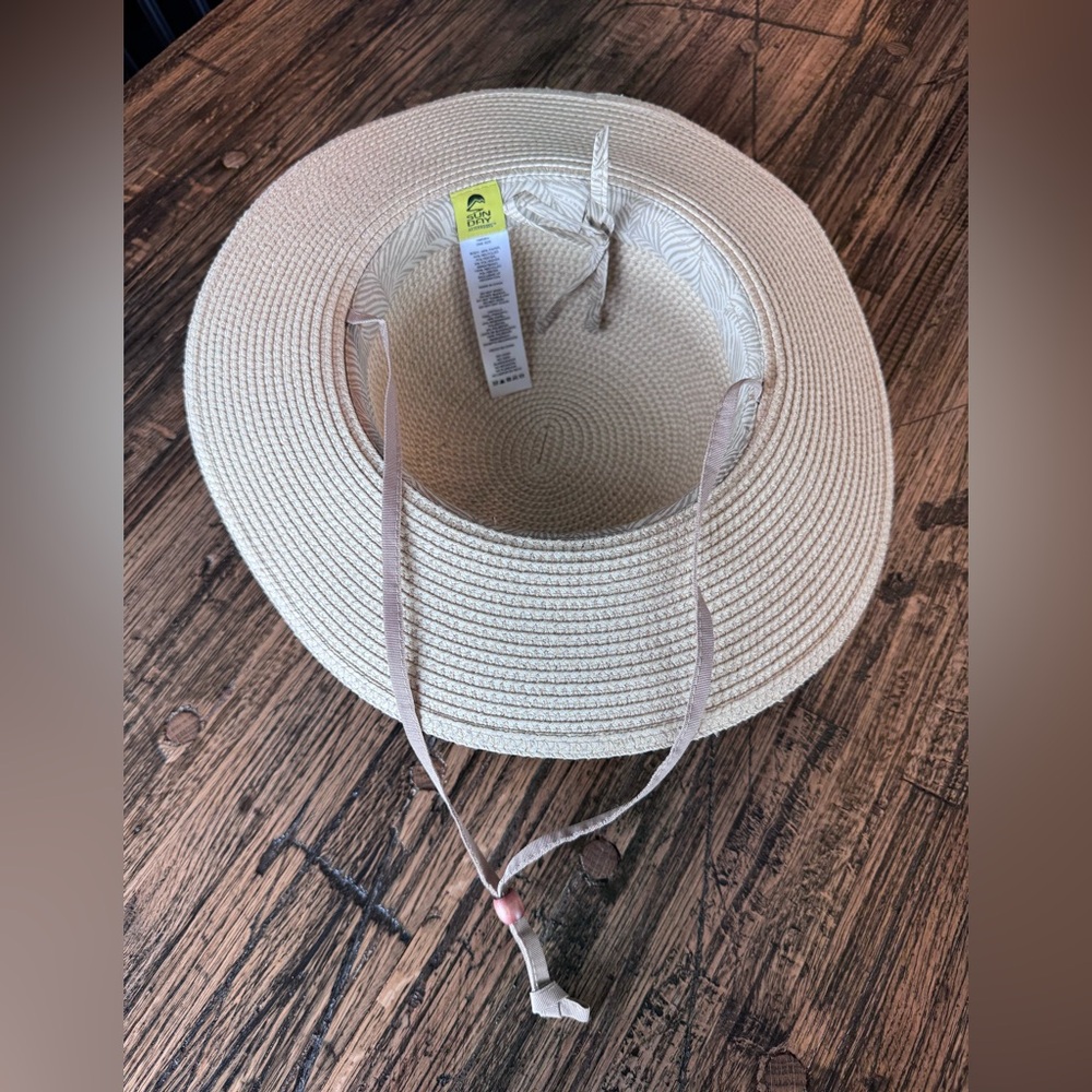 NWT. Sunday Afternoons Women's Sun Hat. - Picture 2 of 4